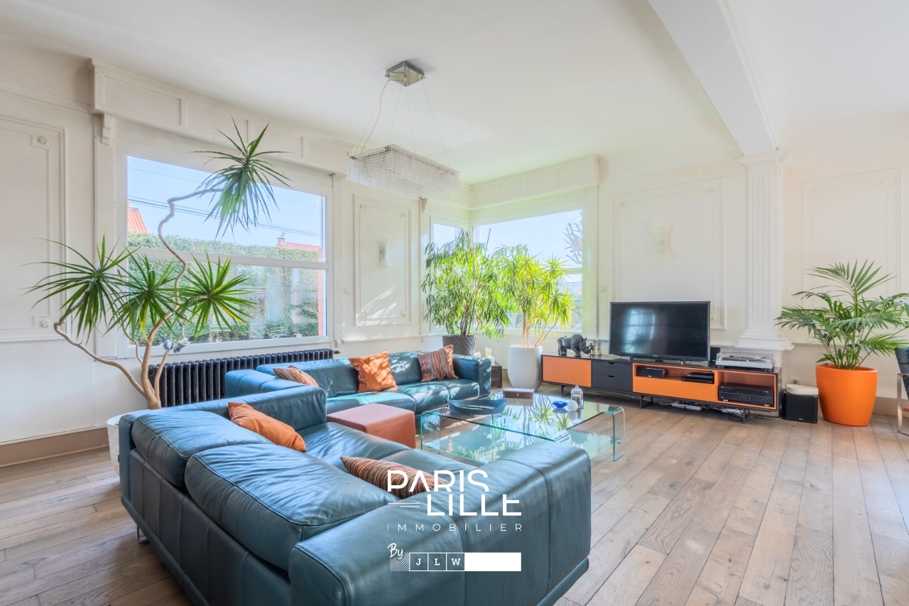 Superbe pavillon art deco construit sur 640 m Photo 2 - Paris Lille Immobilier