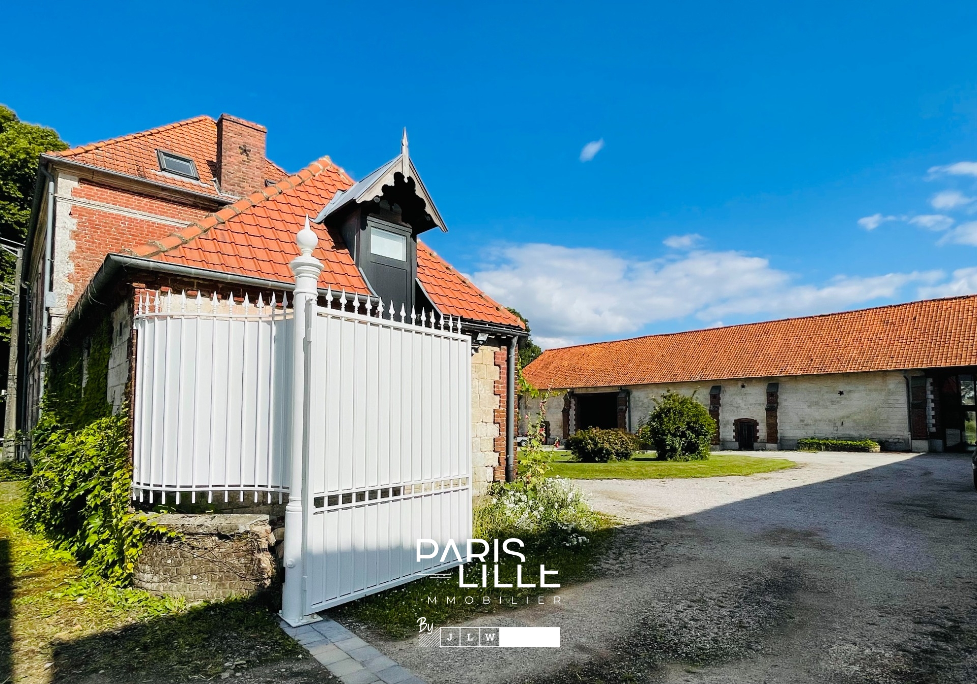 Ferme au carree avec son gite enorme potentiel pro  Photo 2 - Paris Lille Immobilier