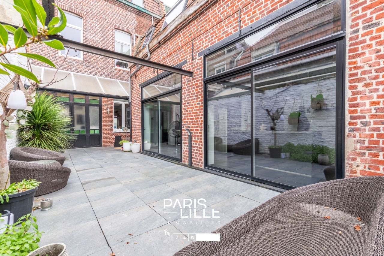 Superbe bourgeoise 5 6 chambres terrasse garage  Photo 1 - Paris Lille Immobilier