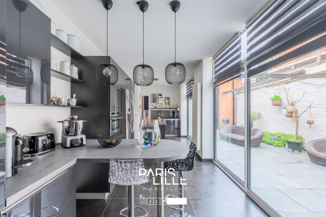 Superbe bourgeoise 5 6 chambres terrasse garage  Photo 2 - Paris Lille Immobilier